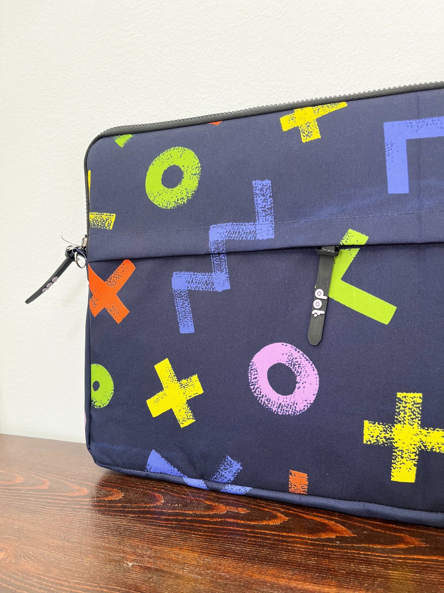 Geometric Scribbles in navy 15.6 inchLaptop Sleeve