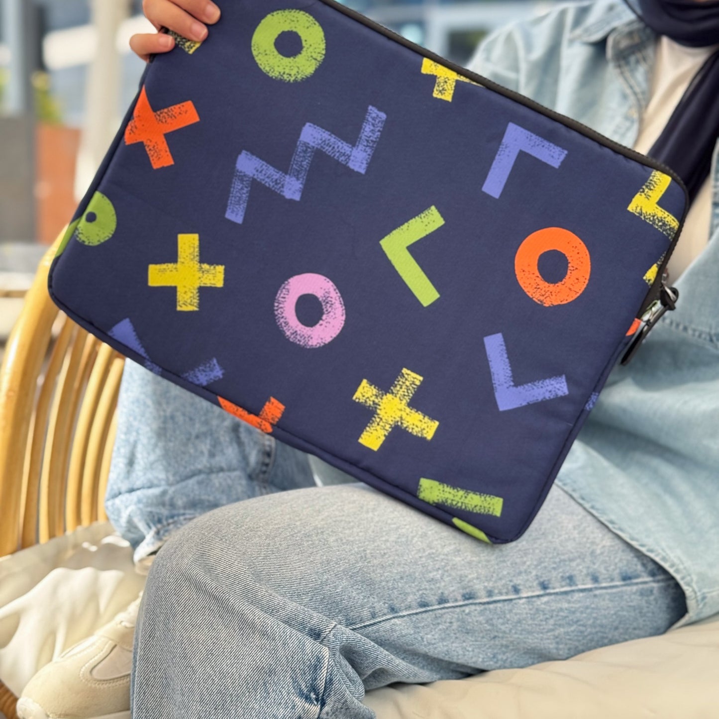 Geometric Scribbles in navy 15.6 inchLaptop Sleeve