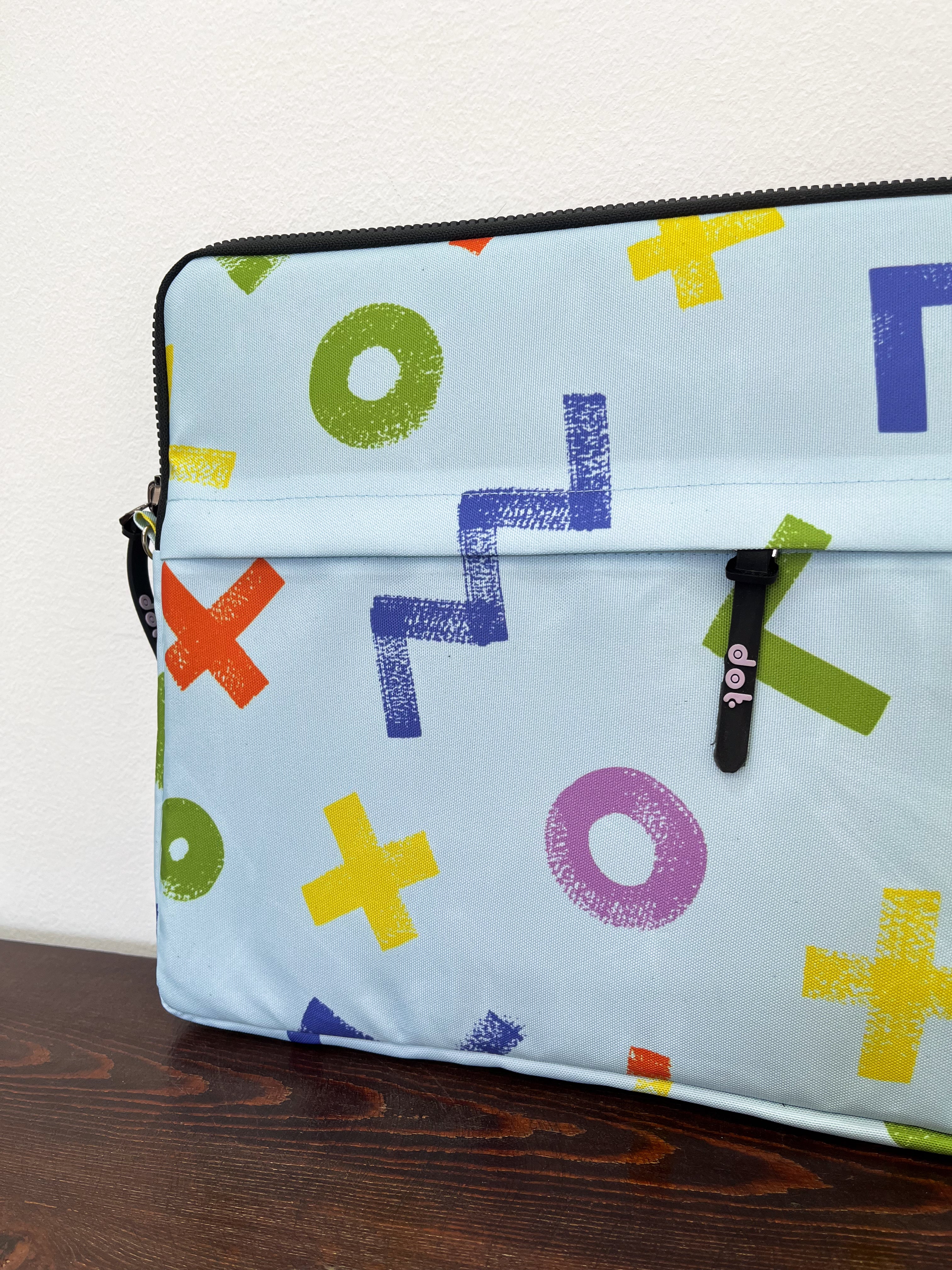 Geometric Scribbles in baby blue 15.6 inch Laptop Sleeve - dotgallery