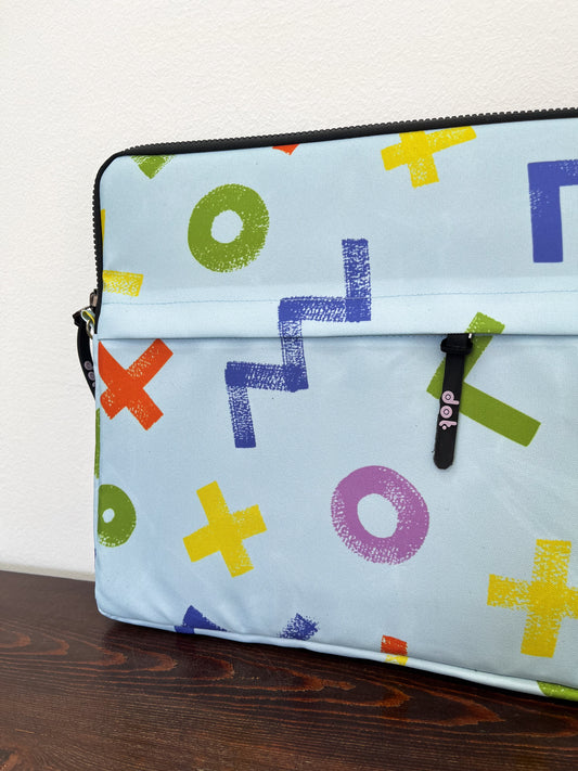 Geometric Scribbles in baby blue 15.6 inch Laptop Sleeve