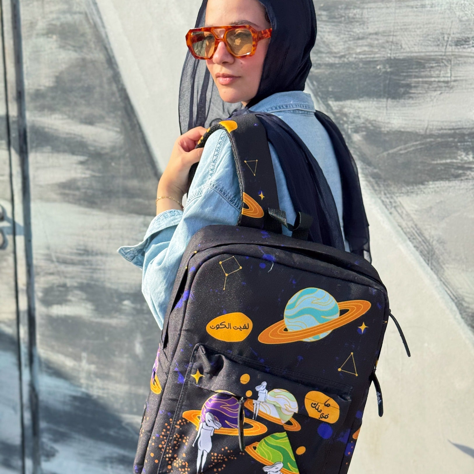 لفيت الكون Backpack - dotgallery