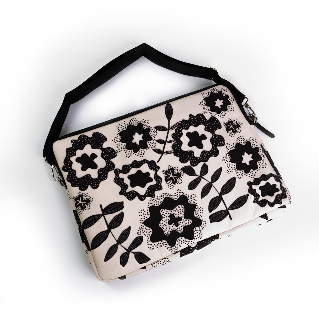 Leaves 15.6 inch Laptop Sleeve - dotgallery