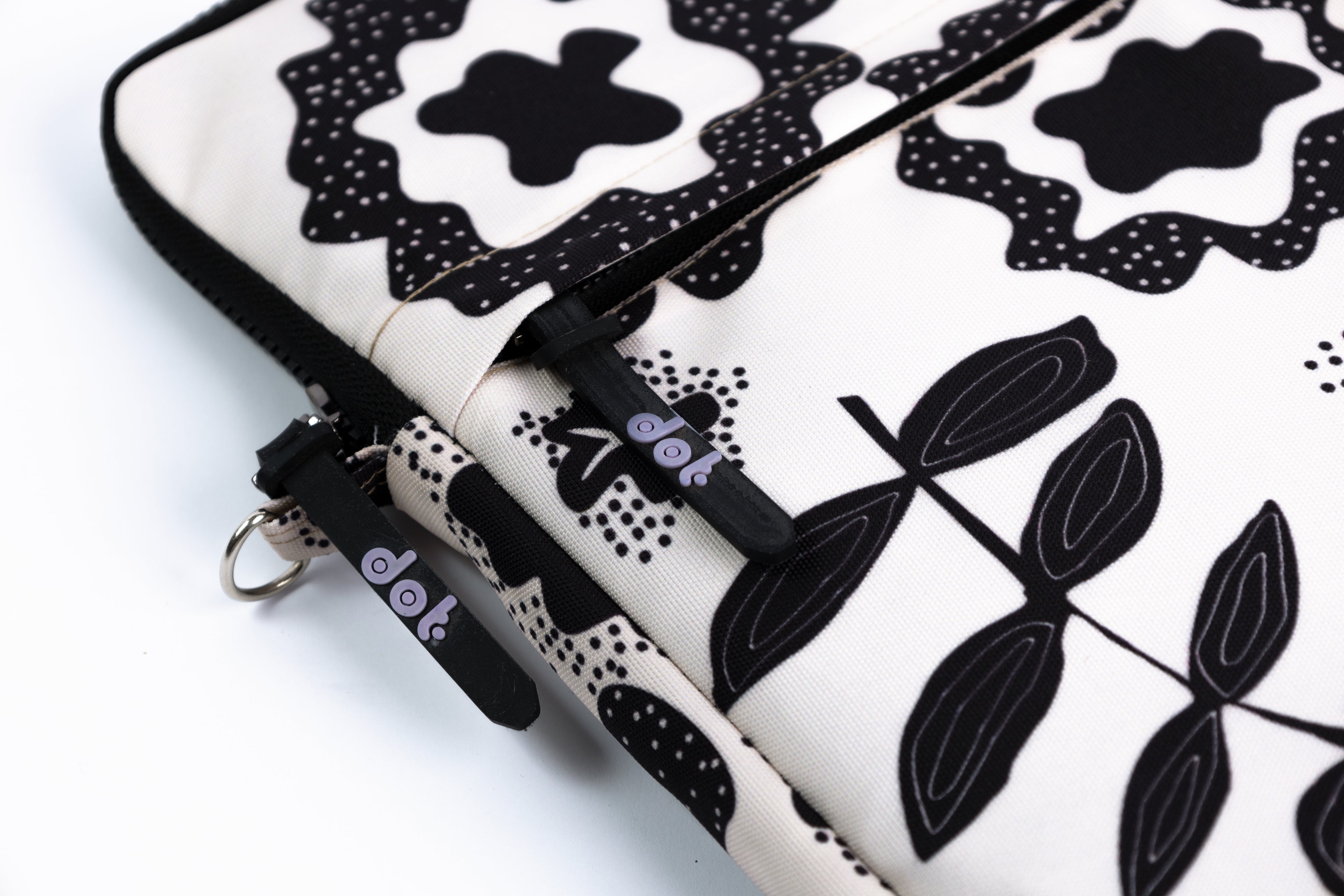 Leaves 15.6 inch Laptop Sleeve - dotgallery