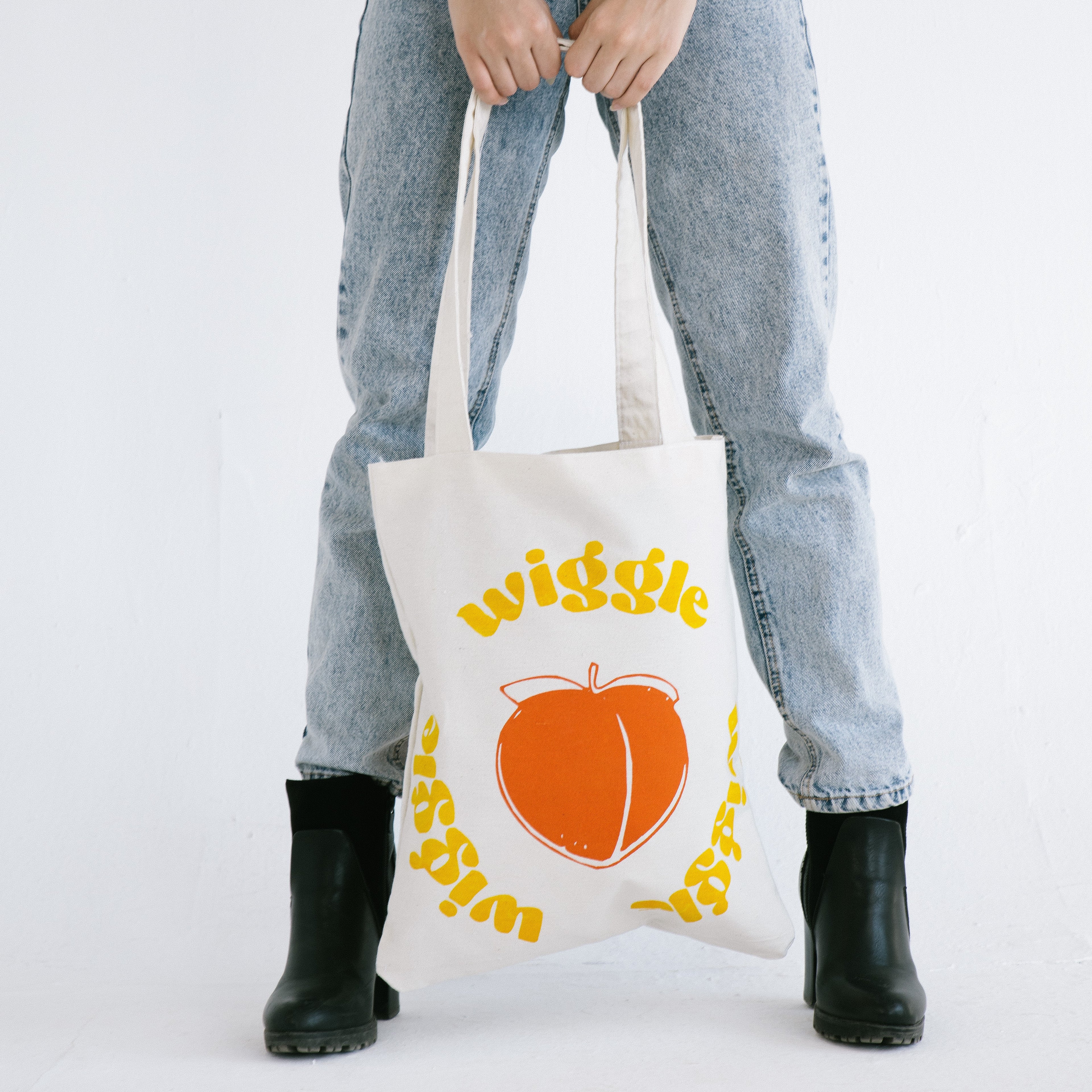 Wiggle Wiggle Tote Bag - dotgallery